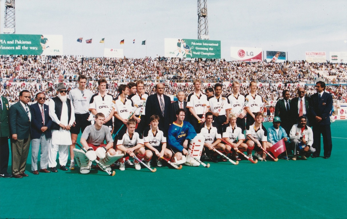 DasDeutsche Nationalteam mit Nils beim 5 Nations Cup 1997 in Lahore in Pakistan
