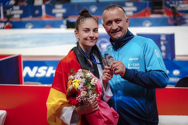 Ela und ihr Vater & Trainer Demirhan Aydin / Quelle: Ela Aydin privat